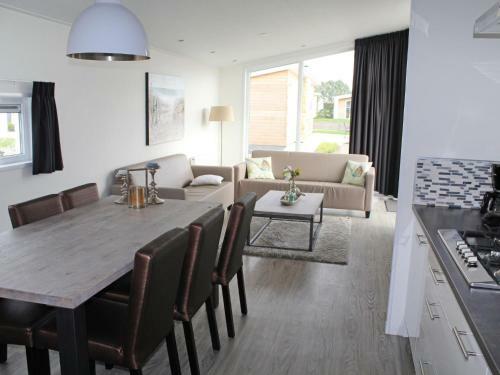 Holiday Home Green Resort Mooi Bemelen-1