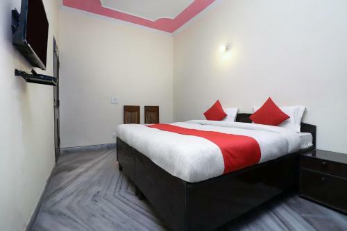 Oyo 26753 Hotel Rooftop Castle