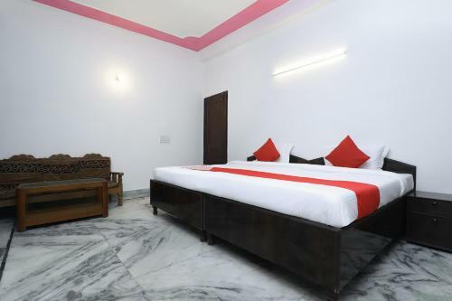 Oyo 26753 Hotel Rooftop Castle