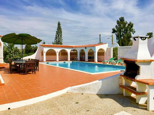 Benagil Villa Sleeps 9 Pool Wifi