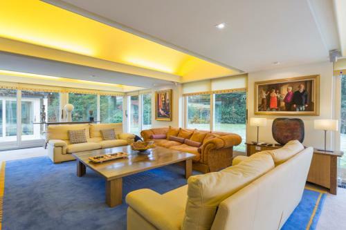 Gidleigh Chateau Sleeps 14 Pool Wifi