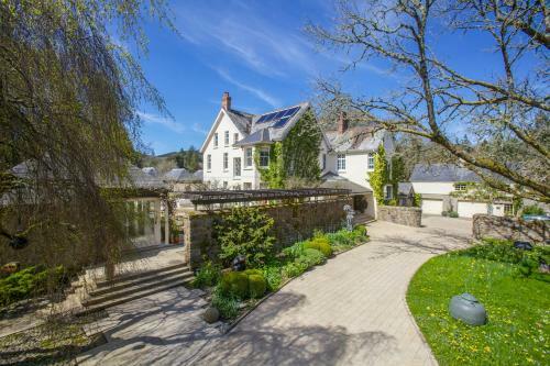 Gidleigh Chateau Sleeps 14 Pool Wifi