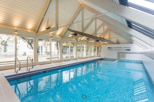 Gidleigh Chateau Sleeps 14 Pool Wifi