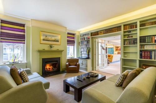 Gidleigh Chateau Sleeps 14 Pool Wifi