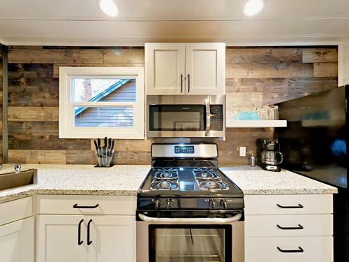 4093 Manzanita Ave Cabin Unit 4