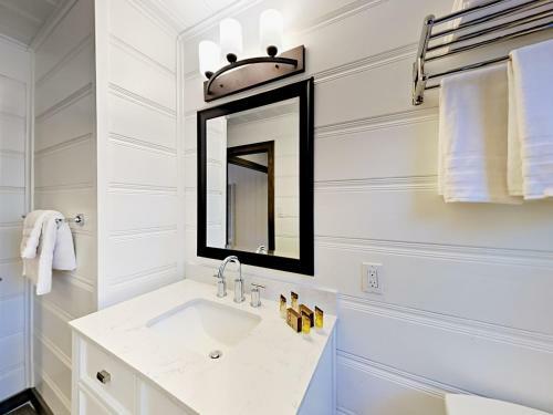 4093 Manzanita Ave Cabin Unit 4