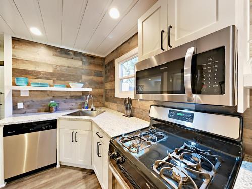 4093 Manzanita Ave Cabin Unit 4