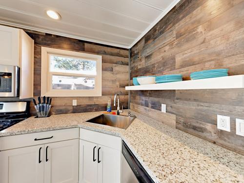 4093 Manzanita Ave Cabin Unit 5