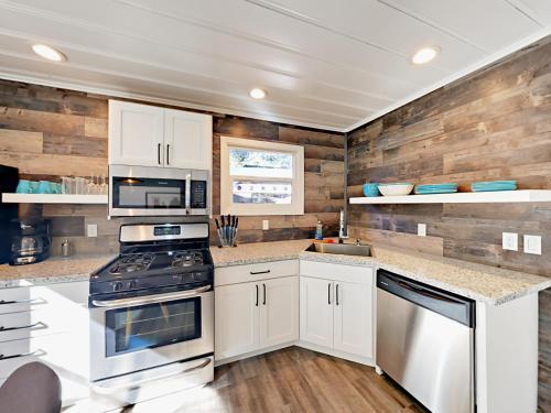 4093 Manzanita Ave Cabin Unit 5
