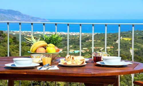 Cretan View Villa With Heated Swimming Pool