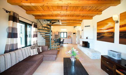 Cretan View Villa With Heated Swimming Pool
