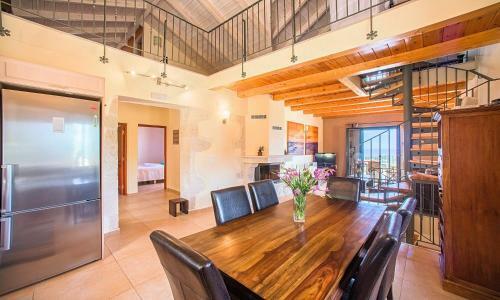 Cretan View Villa With Heated Swimming Pool