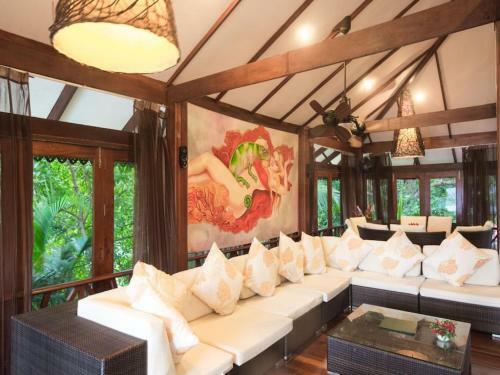 7 Bedroom Seafront Villa Phanghan