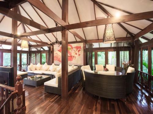 7 Bedroom Seafront Villa Phanghan