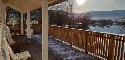 At The Lakeside - Villa