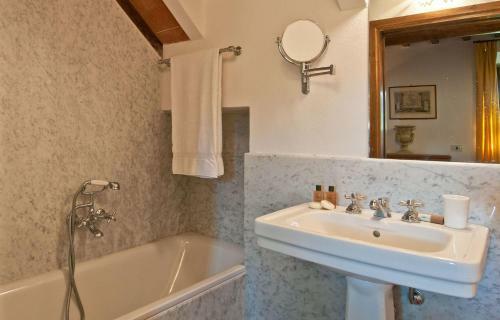 Volpaia Villa Sleeps 12 Wifi