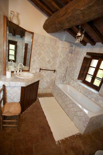 Montegiove Villa Sleeps 6 Pool Wifi