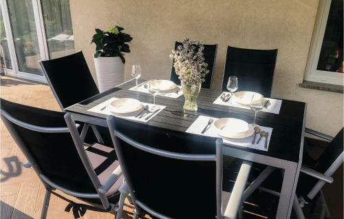 Three-bedroom Holiday Home In Kobylanka