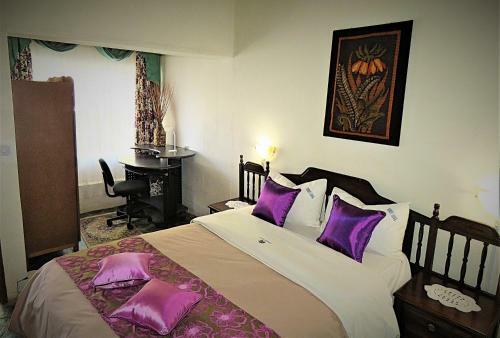 Parrot Lodge