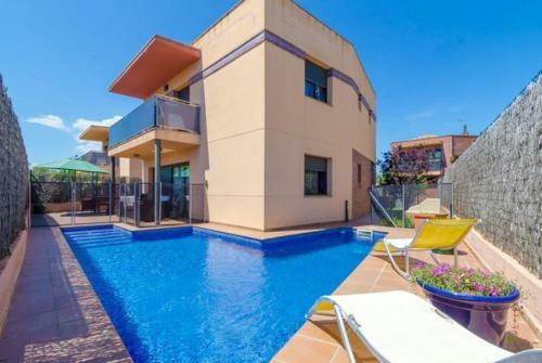 Blanes Villa Sleeps 8 Pool Air Con Wifi