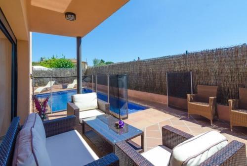 Blanes Villa Sleeps 8 Pool Air Con Wifi