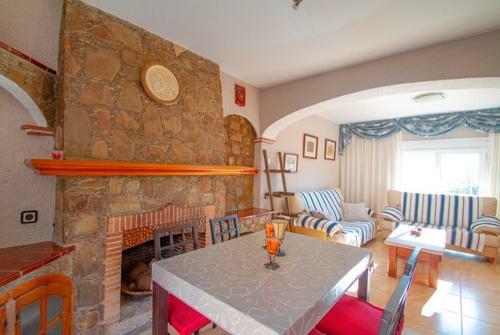 Les Cabanyes Villa Sleeps 6 Pool Wifi