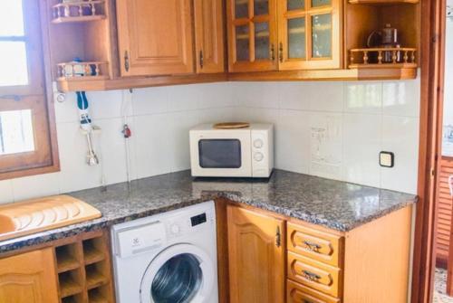 Caules Villa Sleeps 8 Pool Wifi
