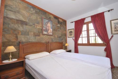 Caules Villa Sleeps 8 Pool Wifi