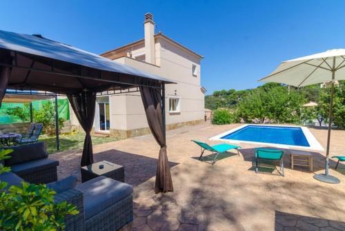 Caules Villa Sleeps 6 Pool