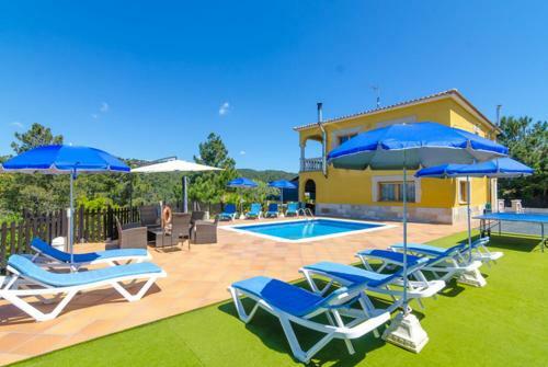 Caules Villa Sleeps 10 Pool Wifi