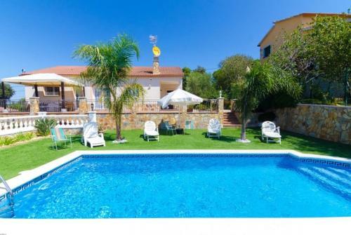 Caules Villa Sleeps 10 Pool Wifi