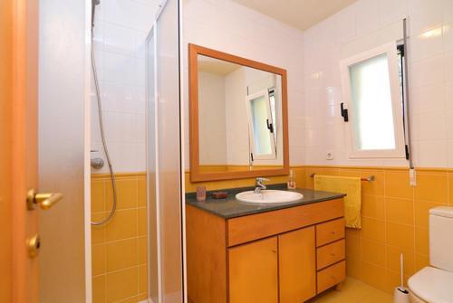 Lloret De Mar Villa Sleeps 8 Pool Wifi