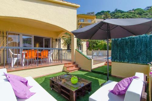 Lloret De Mar Villa Sleeps 6 Pool Wifi