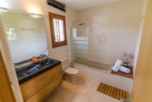 Lloret De Mar Villa Sleeps 8 Pool Wifi