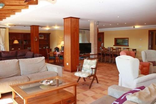Les Cabanyes Villa Sleeps 12 Pool Wifi