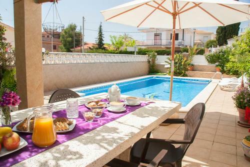 Segur De Calafell Villa Sleeps 14 Pool Wifi