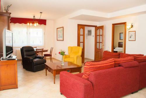 Segur De Calafell Villa Sleeps 14 Pool Wifi