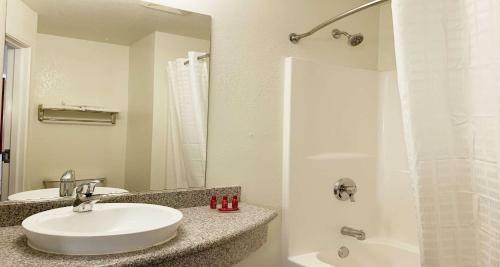 Surestay Plus Hotel By Best Western Niagara Falls East