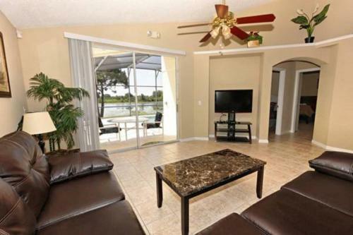 Villa Lakeside Retreat