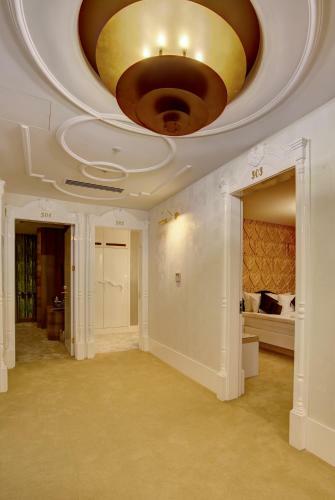 Golden Pearl Boutique Hotel