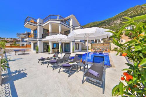 Kalkan Villa Sleeps 6 Pool Air Con Wifi