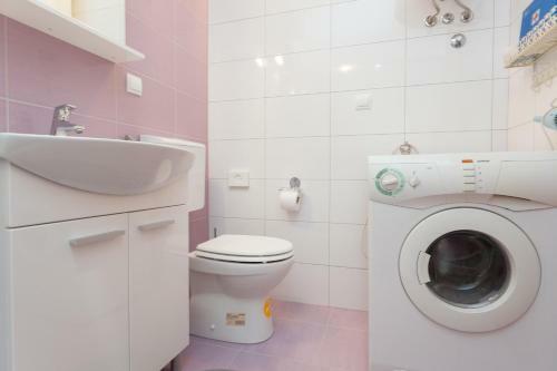 Hostal Studio And Room Lena