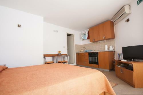 Hostal Studio And Room Lena