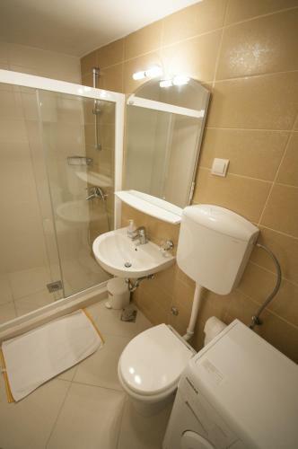 Hostal Studio And Room Lena