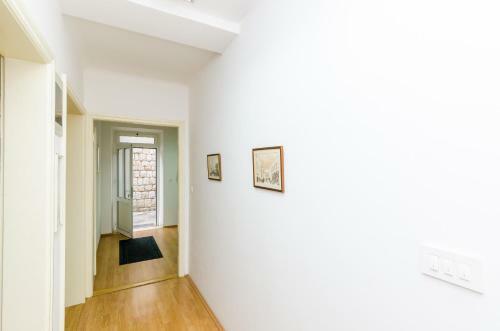 Apartment M