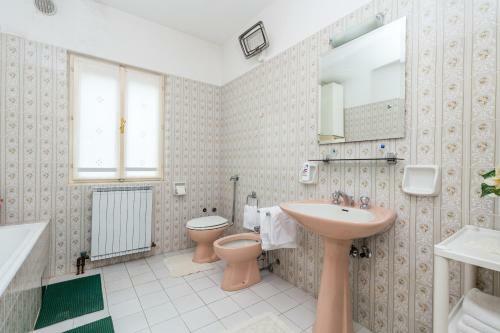 Rona Apartments Ani