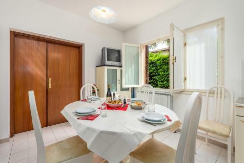 Rona Apartments Ani