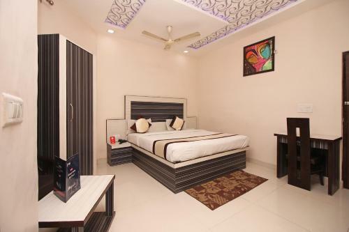 Oyo 3202 Hotel Gayatri Residency