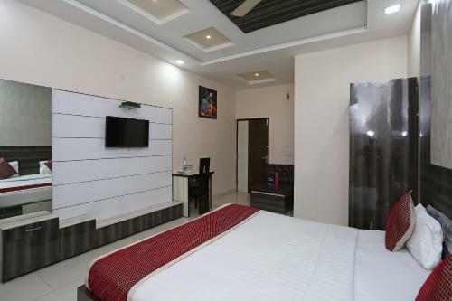 Oyo 3202 Hotel Gayatri Residency