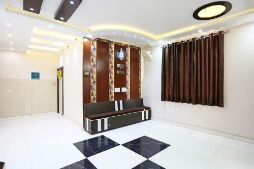 Oyo 3202 Hotel Gayatri Residency